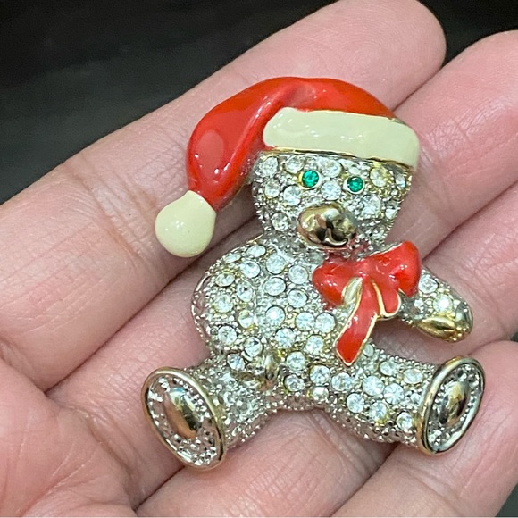 Vintage Unsigned Bling Sparkly Pavé Enameled Christmas Bear Brooch - Picture 6 of 9